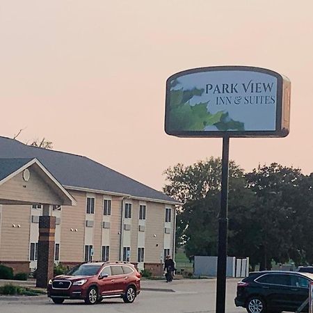 Park View Inn & Suites Hoisington Near Great Bend Exterior foto