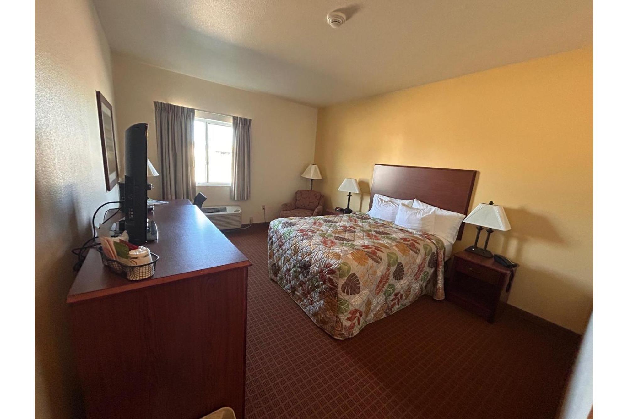 Park View Inn & Suites Hoisington Near Great Bend Exterior foto
