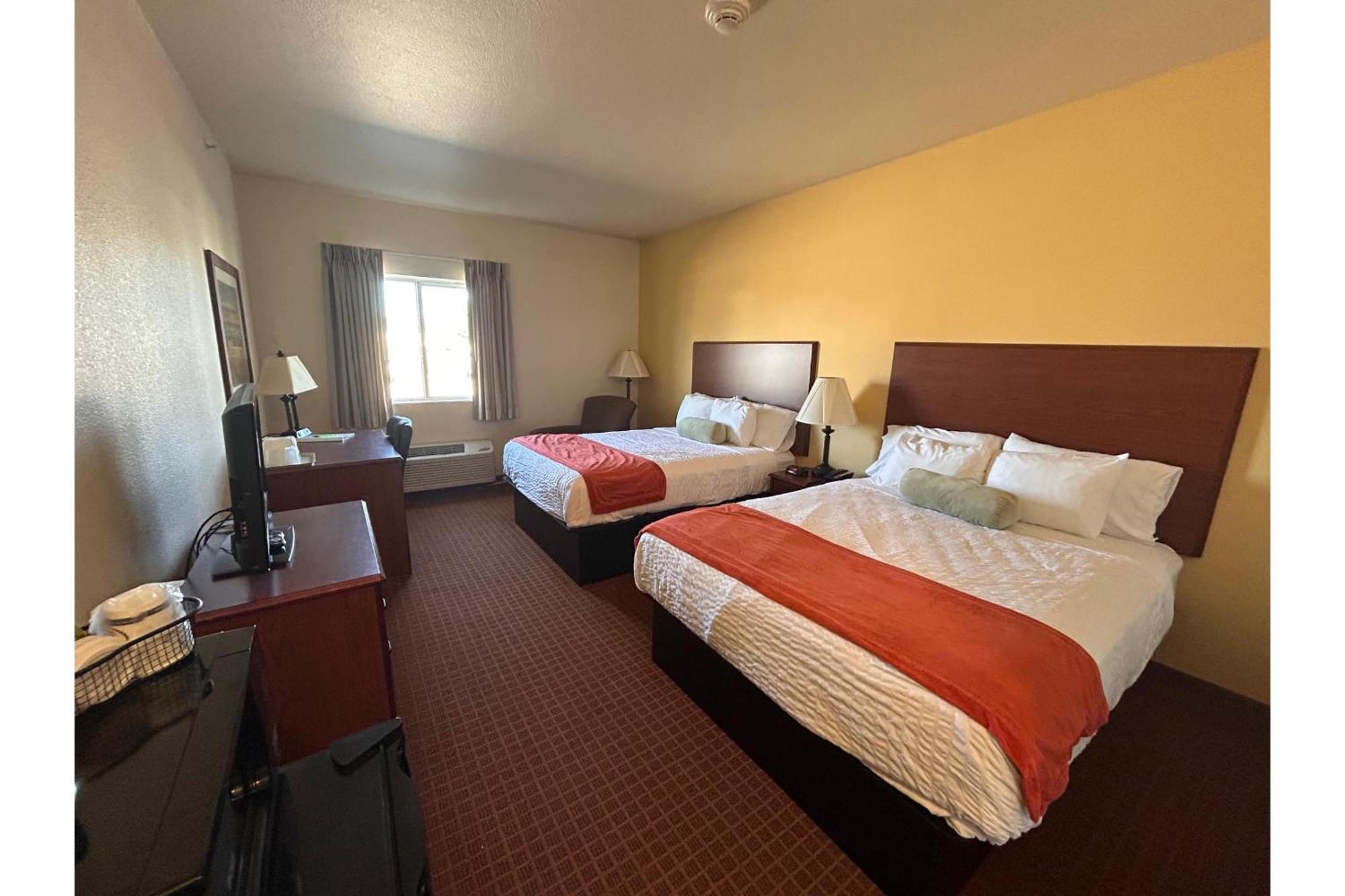 Park View Inn & Suites Hoisington Near Great Bend Exterior foto