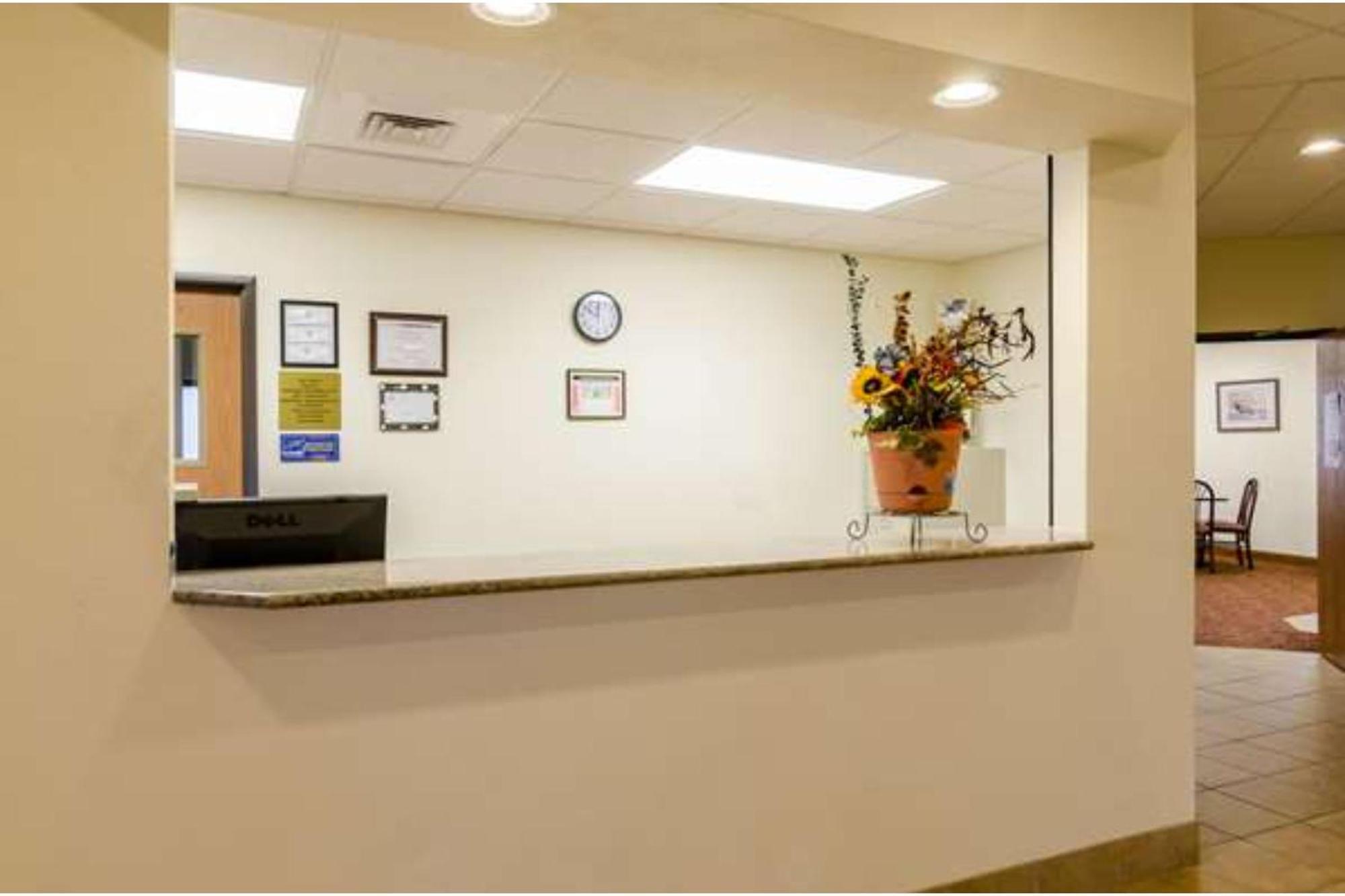 Park View Inn & Suites Hoisington Near Great Bend Exterior foto