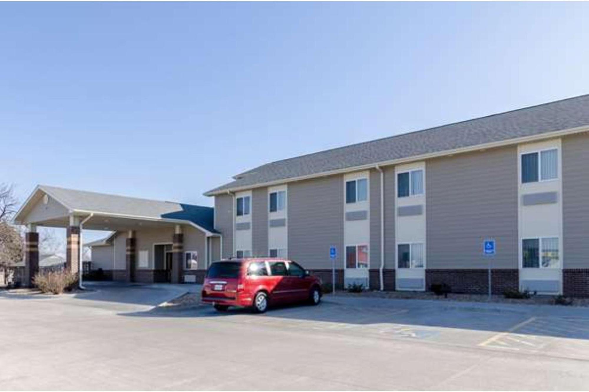 Park View Inn & Suites Hoisington Near Great Bend Exterior foto